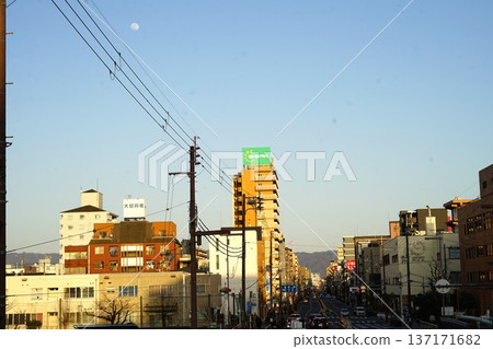Evening moon and Katsuyama Street 137171682