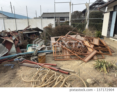 House demolition site: Showa era wooden old house House demolition site: Showa era wooden old house 137172904