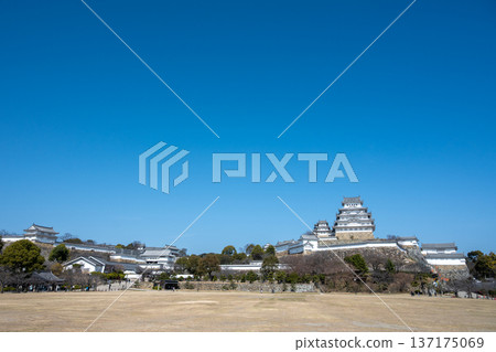 Himeji Castle, a beautiful sight against the blue sky in Himeji City, Hyogo Prefecture, Japan 137175069