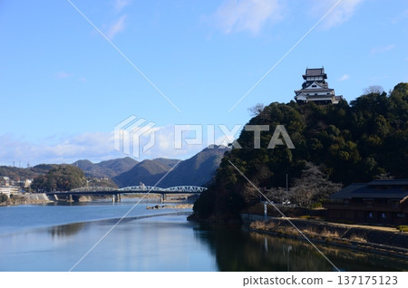 木曾川和犬山城 137175123