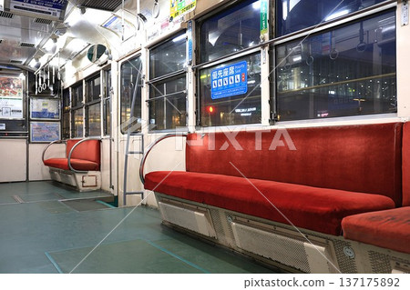 【富山千穗鐵道】7000系列車內部(富山市電車線) 【富山千穗鐵道】7000系列車內部(富山市電車線) 137175892