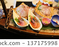 精緻的豪華旅館餐點，包括刺身拼盤、日式料理和懷石料理。 137175998