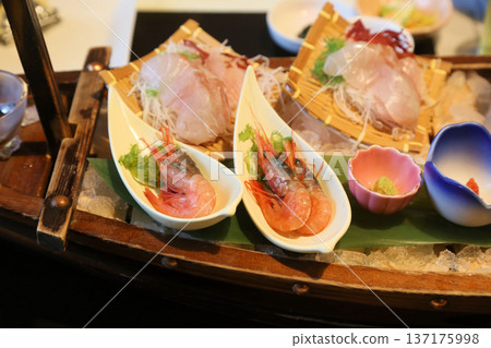 Beautifully presented luxury inn meals, sashimi platters, Japanese cuisine, kaiseki cuisine 137175998
