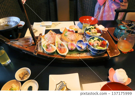 Beautifully presented luxury inn meals, sashimi platters, Japanese cuisine, kaiseki cuisine 137175999