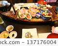 精緻的豪華旅館餐點，包括刺身拼盤、日式料理和懷石料理。 137176004