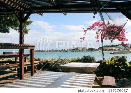 沖繩風光，餐廳露台座位可欣賞海景 137176087