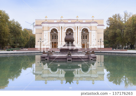 Tashkent's Navoi Theatre, mirrored in water 137176263