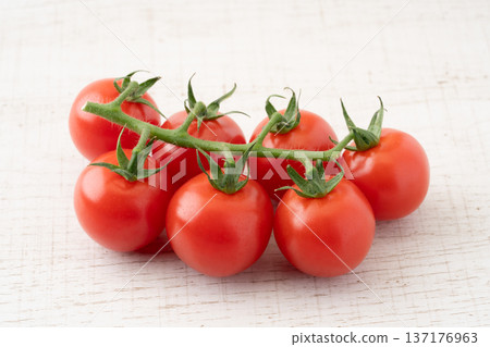 Fresh cherry tomatoes in bunches Fresh cherry tomatoes in bunches 137176963