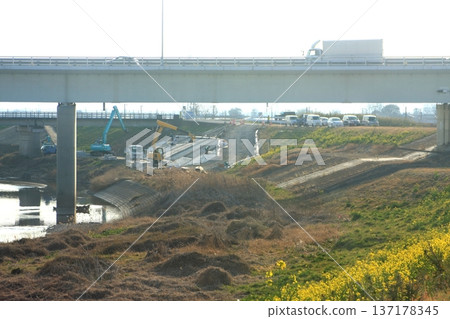 大山川左岸堤岸鋪路工程（2022年3月8日）神明橋東側 3月初，春意漸濃之際 埼玉縣深谷市 137178345