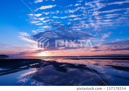 The tidal flats landscape dyed in the morning glow The tidal flats landscape dyed in the morning glow 137178554