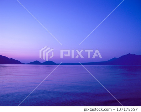 一段帶來平靜的藍色時光 一段帶來平靜的藍色時光 137178557