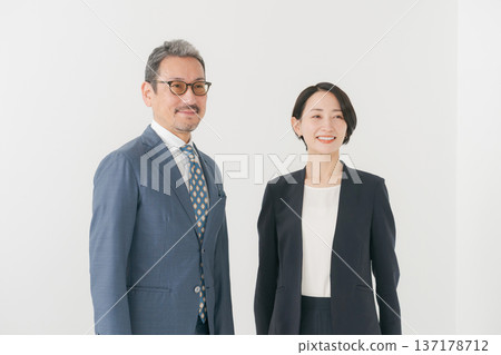 Male and female middle-aged business people Male and female middle-aged business people 137178712