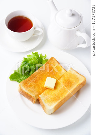  Butter toast 137178725