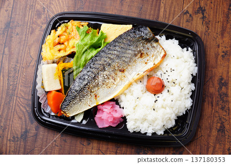 烤鯖魚便當日式料理 烤鯖魚便當日式料理 137180353