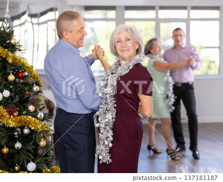 Elderly man and elderly woman dance tango Elderly man and elderly woman dance tango 137181187