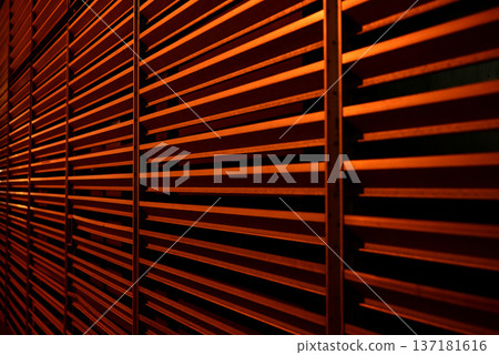 夜間安全捲門 137181616