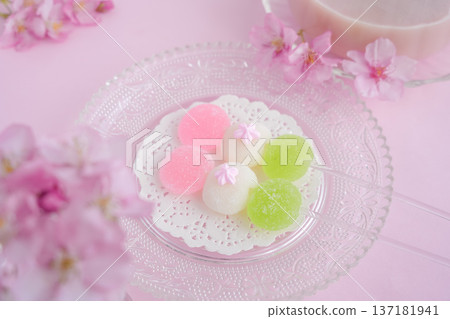 Spring cherry blossom viewing image: Dango is better than flowers Spring cherry blossom viewing image: Dango is better than flowers 137181941