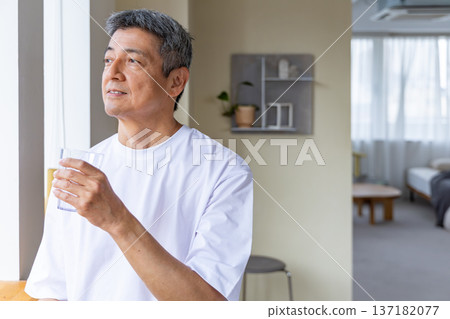 在windowside的老人飲用水 137182077