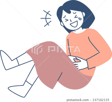笑著的年輕女子 137182135