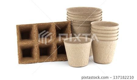 Biodegradable peat pots and seedling trays for sustainable gardening and plant propagation 137182210