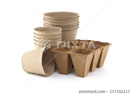 Biodegradable Peat Seed Pots and Starter Trays for Eco-Friendly Gardening and Seedlings Biodegradable Peat Seed Pots and Starter Trays for Eco-Friendly Gardening and Seedlings 137182211