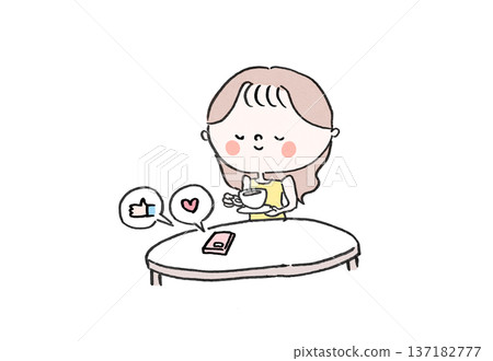 一位女士獨自享受著熱飲,無需擔心智慧型手機的通知(數位戒斷)。 一位女士獨自享受著熱飲,無需擔心智慧型手機的通知(數位戒斷)。 137182777