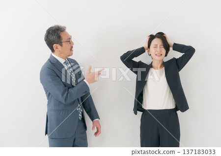 Angry man and angry woman Angry man and angry woman 137183033