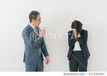 Angry man and angry woman 137183037