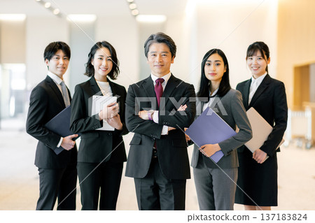 Business people lining up in the office 137183824