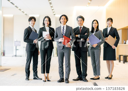 Business people lining up in the office 137183826