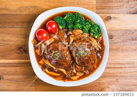 Braised hamburger with demiglace sauce 137184013