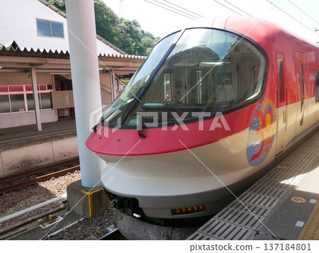 伊勢志摩客輪駛入月台 137184801