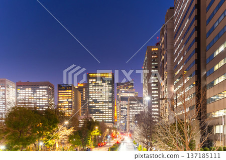 東京夜景：從霞關眺望東京鐵塔 137185111