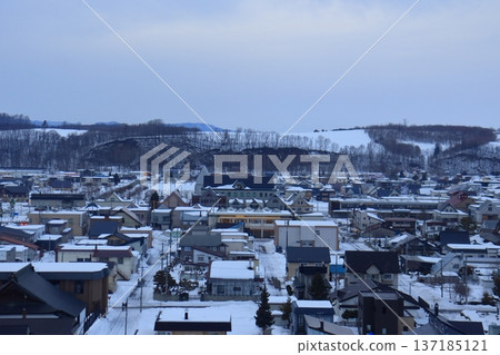 Midwinter in Biei: View from the observation deck of the Four Seasons Tower (towards Biei Station) Midwinter in Biei: View from the observation deck of the Four Seasons Tower (towards Biei Station) 137185121
