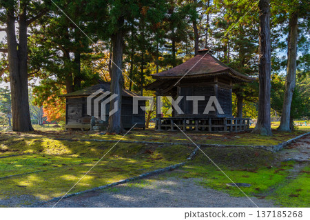 秋季的岩手縣平泉市：世界遺產賞楓勝地，勘治在王院遺址 137185268