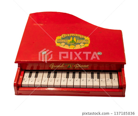 Toy piano 137185836
