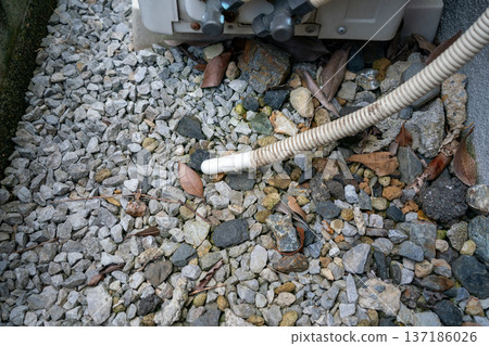 Attach an insect repellent cap to the air conditioner drain hose Attach an insect repellent cap to the air conditioner drain hose 137186026