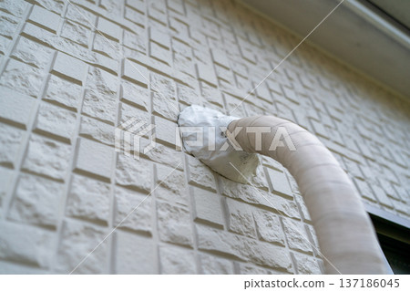 Replace air conditioning pipe putty Replace air conditioning pipe putty 137186045
