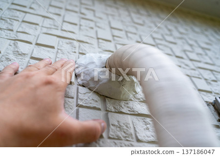 Air conditioner Piping hole Exterior wall 137186047