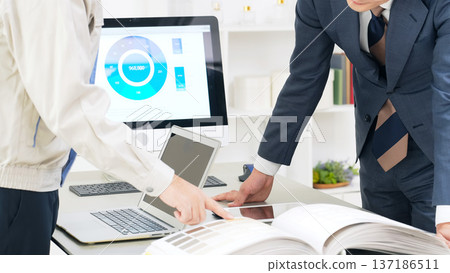 Group of business people and workers meeting in office 137186511