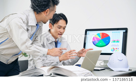 Group of workers meeting in the office Group of workers meeting in the office 137186518