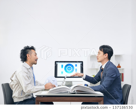 Group of business people and workers meeting in office Group of business people and workers meeting in office 137186530