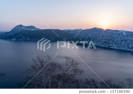Lake Mashu at midwinter Lake Mashu at midwinter 137186590
