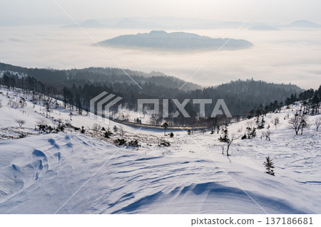 Bihoro Pass in the sea of clouds Bihoro Pass in the sea of clouds 137186681