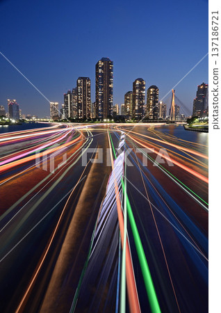 The laser beams of the houseboats and skyscrapers seen from Eitai Bridge The laser beams of the houseboats and skyscrapers seen from Eitai Bridge 137186721