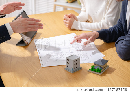 Businessman and couple having business negotiations Businessman and couple having business negotiations 137187158