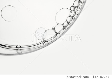 Oil droplets creating abstract patterns in transparent petri dish Oil droplets creating abstract patterns in transparent petri dish 137187257