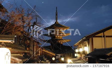 Five-story pagoda and night view of the townscape in Higashiyama, Kyoto (Kyoto Higashiyama, Japan) Five-story pagoda and night view of the townscape in Higashiyama, Kyoto (Kyoto Higashiyama, Japan) 137187916