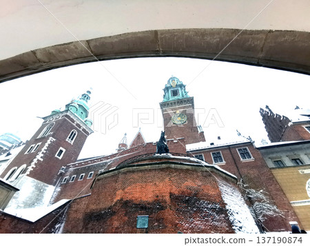 Krakow castle in the Poland Krakow castle in the Poland 137190874