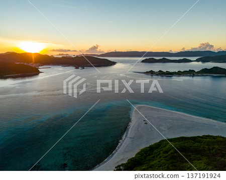 Drone photography of the Kerama Islands at dawn. Kabi Island, Agenashiki Island, Zamami Island, and others. Shimajiri District, Okinawa Prefecture - 2025 Drone photography of the Kerama Islands at dawn. Kabi Island, Agenashiki Island, Zamami Island, and others. Shimajiri District, Okinawa Prefecture - 2025 137191924